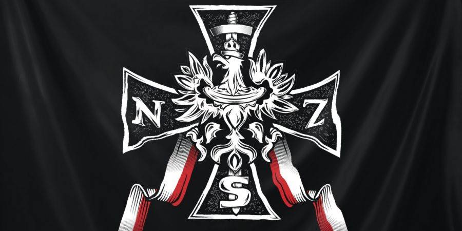 Pomnik żołnierzy NSZ stanie przed Szkołą Muzyczną