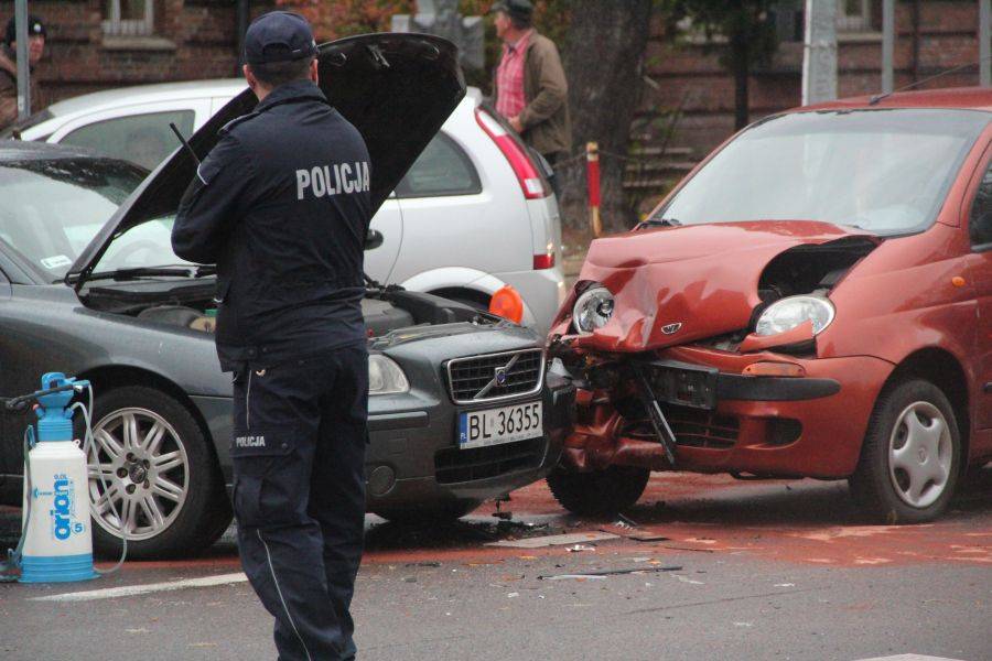 Wypadek na skrzyżowaniu Alei Legionów z Dmowskiego [FOTO]