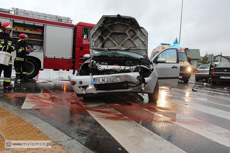 Łomża: Wypadek trzech aut, jedna osoba ranna [FOTO]