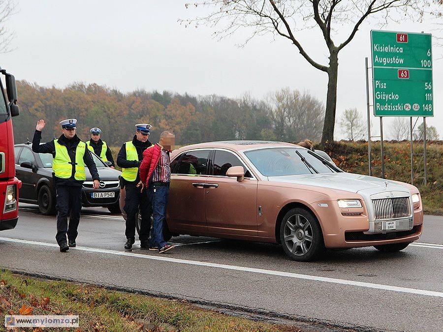 Pościg przez trzy powiaty. Rolls-Royce z Dubaju zatrzymany w Piątnicy! [FOTO]