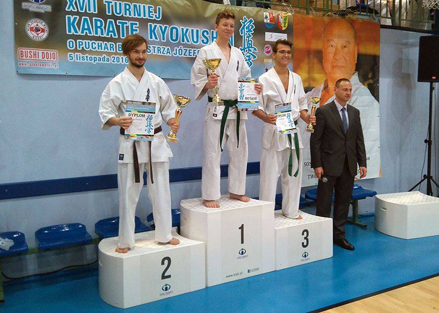 Medale karateków przywiezione z Józefowa [FOTO]