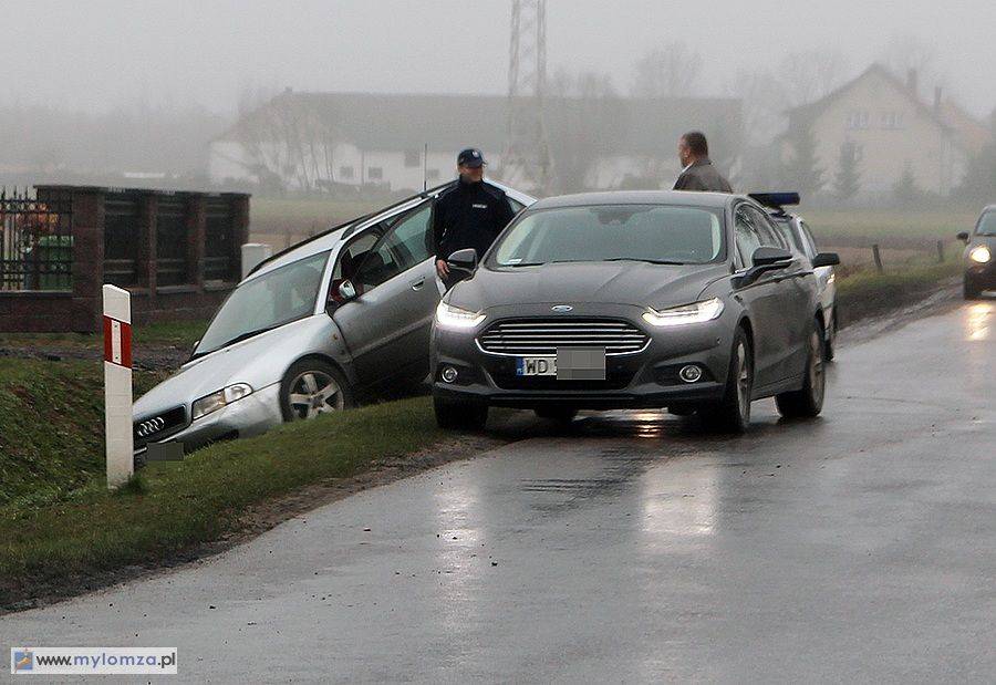 Pijany w audi wjechał do rowu [FOTO]