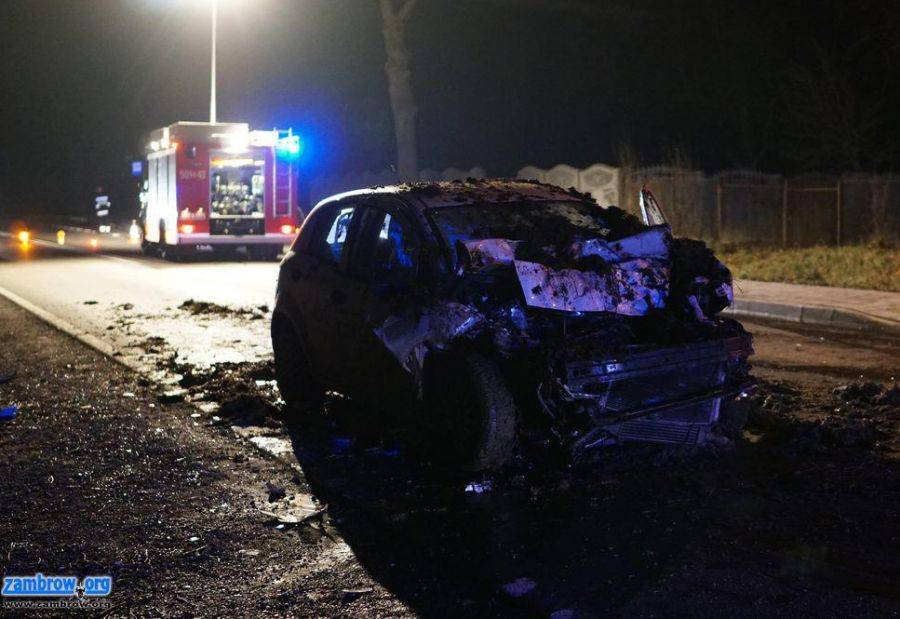 Autem w obornik! Wypadek na trasie Łomża - Zambrów [FOTO i VIDEO]