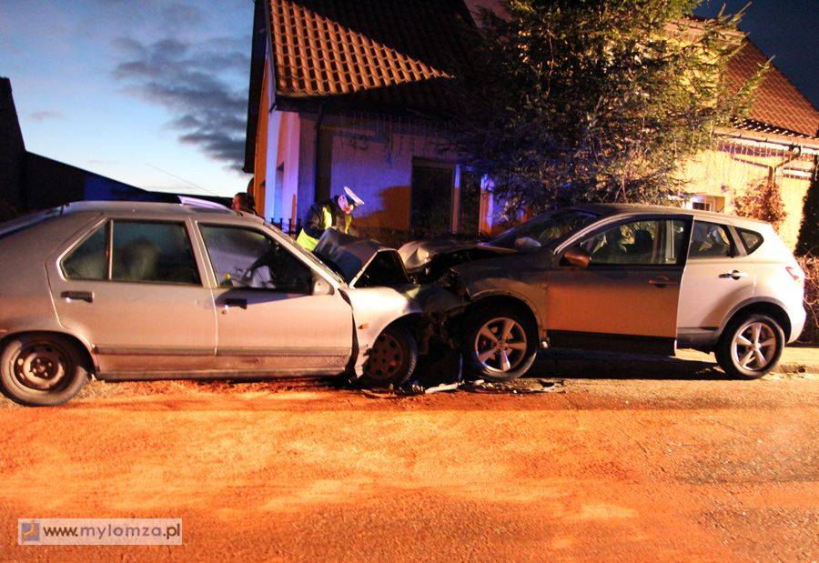 Wypadek w Czarnocinie. Jedna osoba w szpitalu [FOTO]