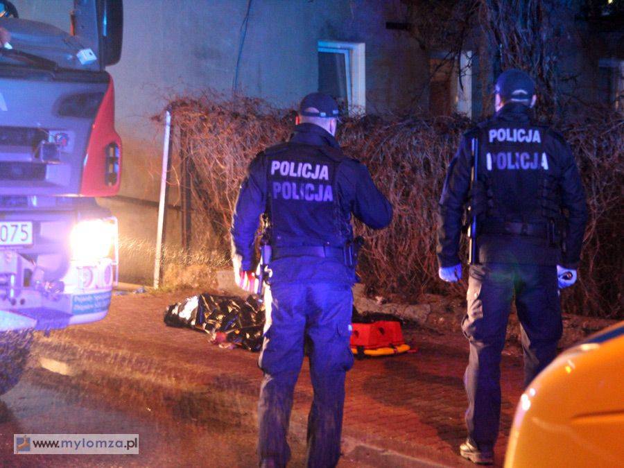 Tragedia w Łomży. Kobieta i dwóch mężczyzn zginęło w mieszkaniu [VIDEO i FOTO]
