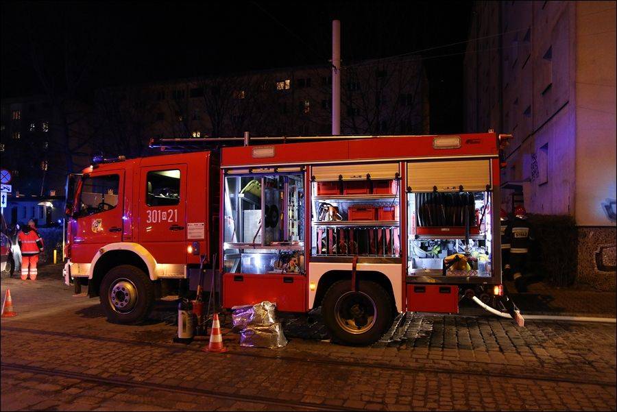 Dwie osoby w szpitalu po pożarze na Niemcewicza