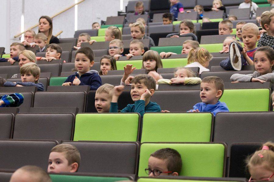 Ludzie z różnych stron świata w Akademii Sześciolatka [FOTO]
