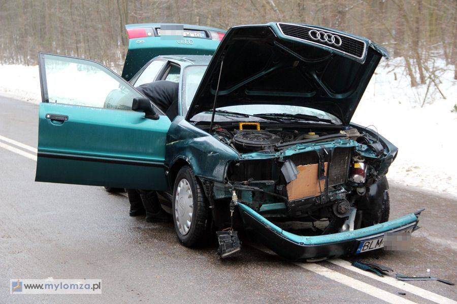 Wypadek za Jeziorkiem. Droga jest zablokowana [FOTO]
