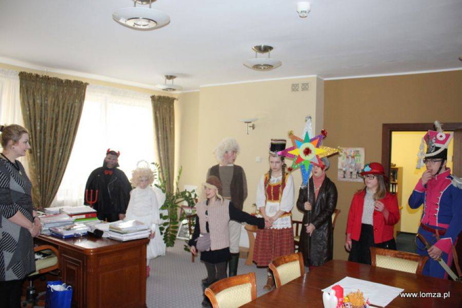 Uczniowie ZSS kolędowali w Ratuszu [FOTO]
