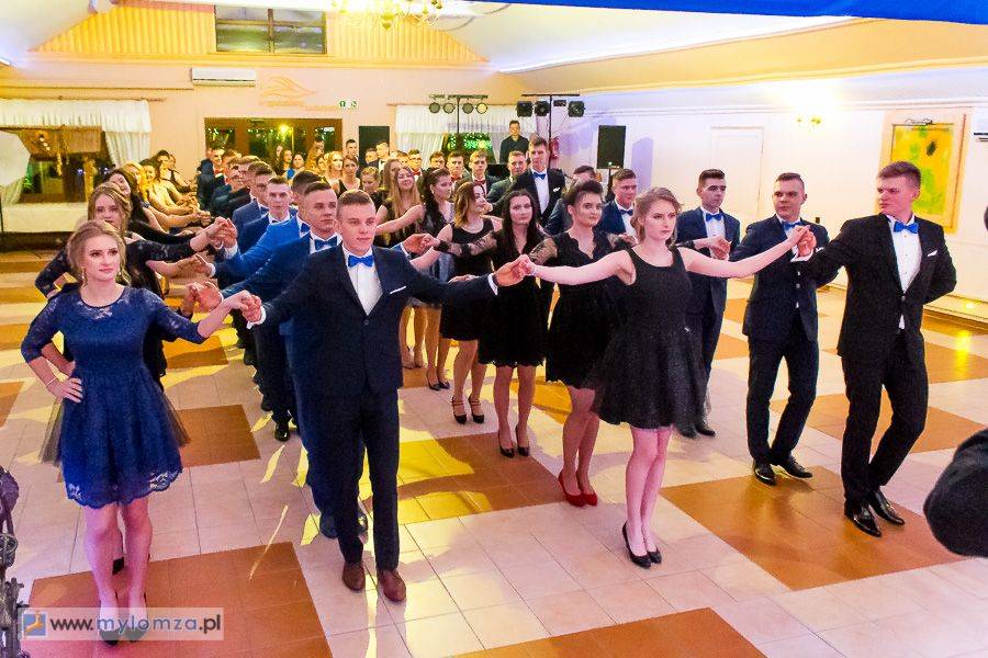 Maturzyści z Marianowa bawili się na studniówce [FOTO]