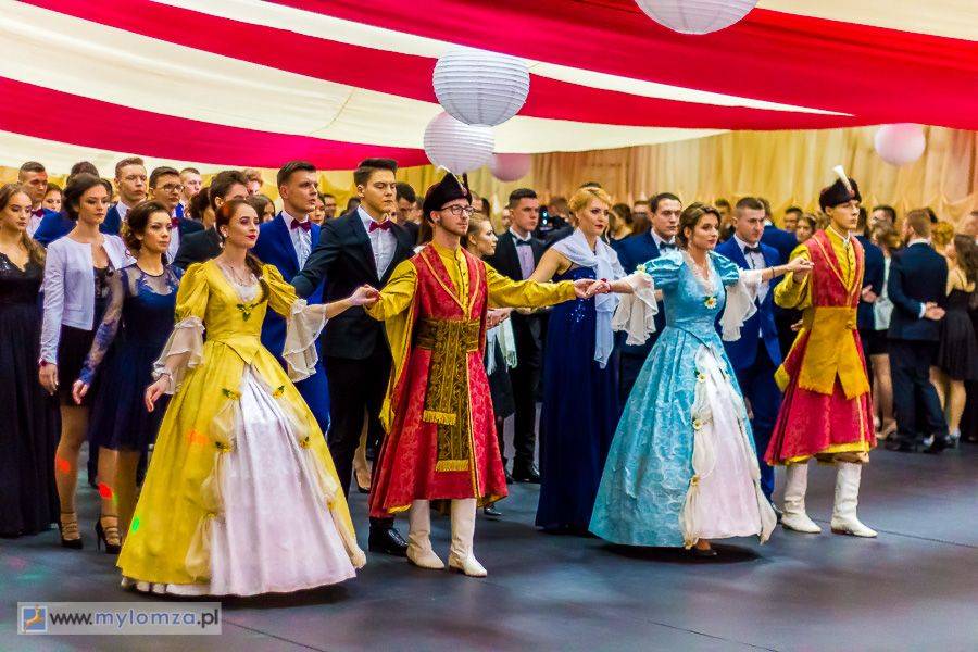 Bal maturalny w III Liceum Ogólnokształcącym w Łomży [FOTO]