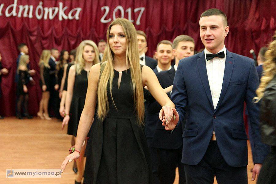 Studniówki 2017: Studniówka Katolickiego LO w Łomży [VIDEO i FOTO]