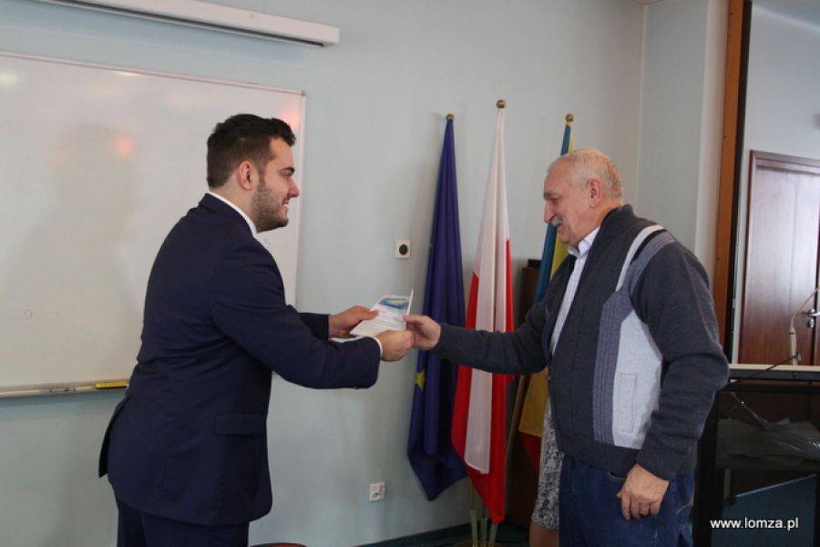 Pierwsi posiadacze Łomżyńskiej Karty Seniora [FOTO]
