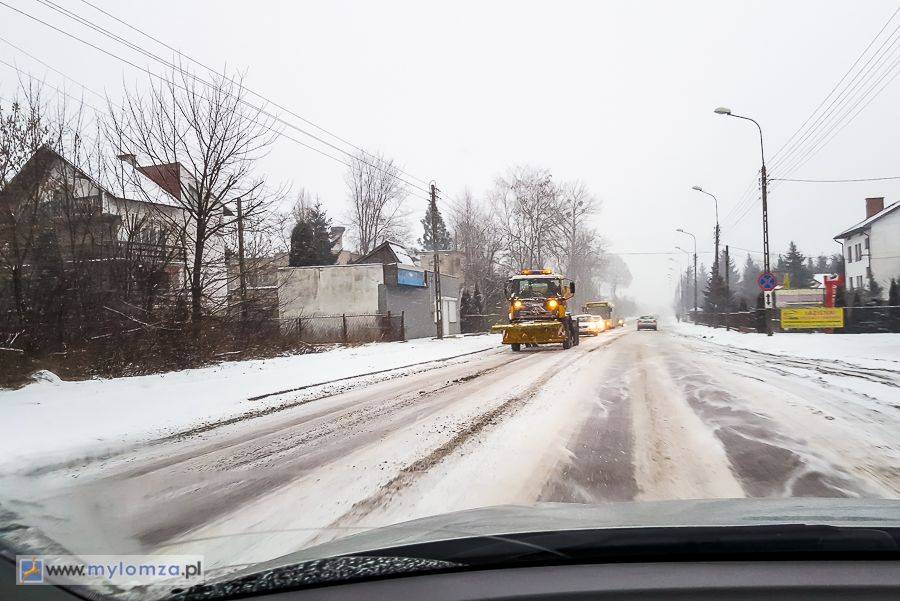 Trudne warunki na ulicach miasta i drogach regionu [FOTO]