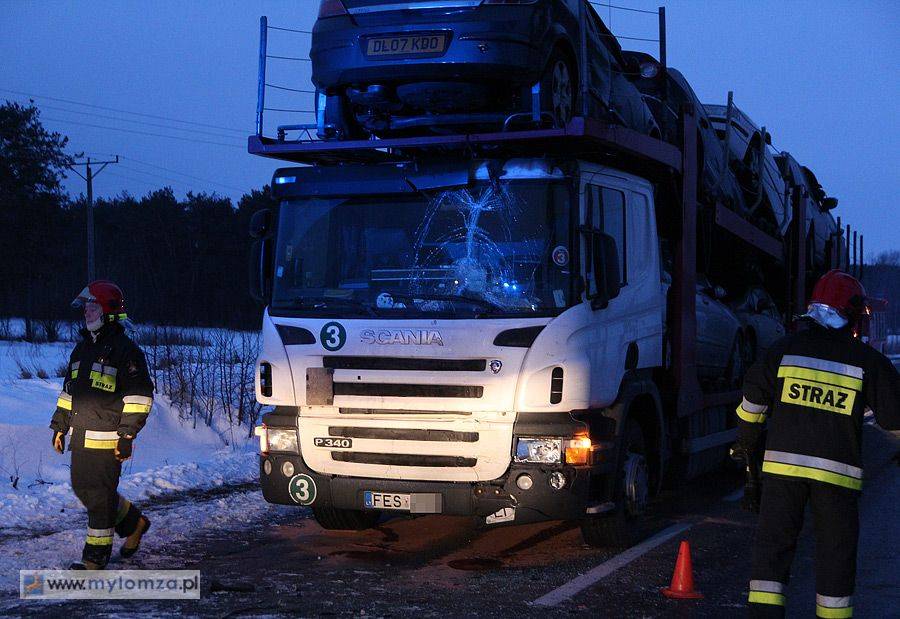 Tir uderzył w busa. Cztery osoby w szpitalu [FOTO]