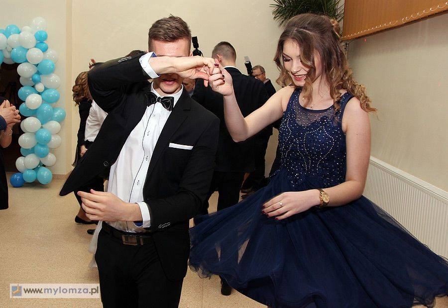 Studniówka w  ZSTiO Nr 4 w Łomży [VIDEO i FOTO]