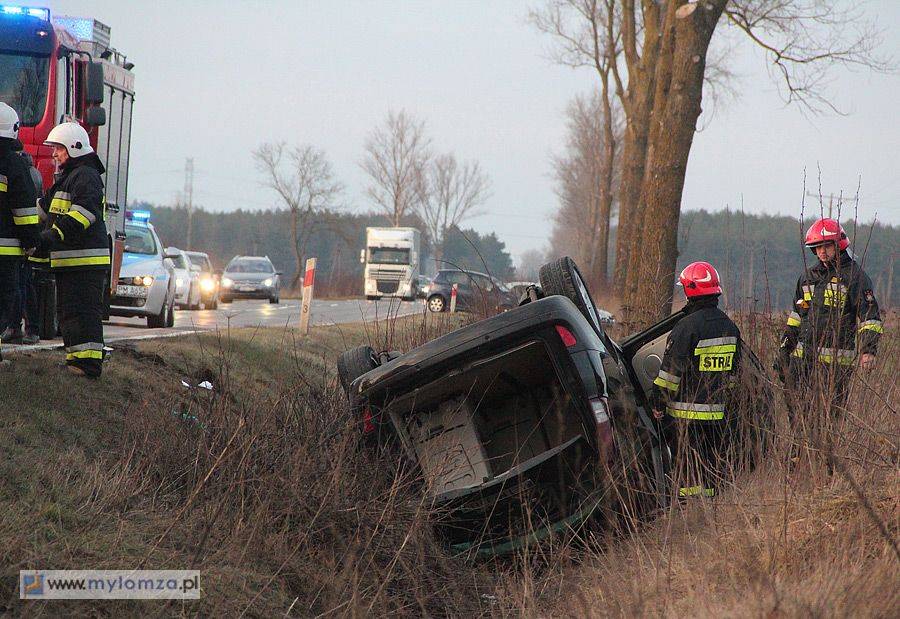 Dwie „renówki” w rowie. Wyglądało groźnie! [FOTO]
