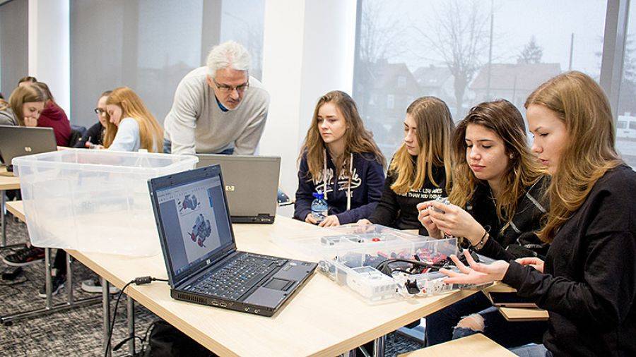 Młodzi programiści Fel:X w Parku Przemysłowym Łomża [FOTO]