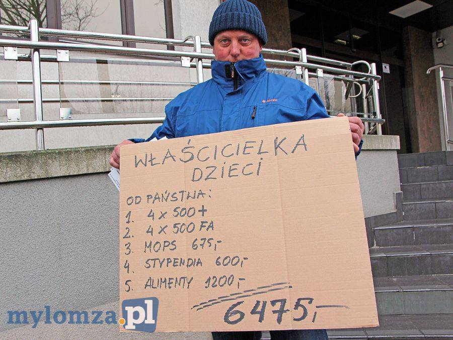 Kolejny protest ojców przed Sądem Rejonowym w Łomży [VIDEO]