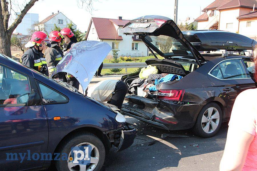 Zdarzenie trzech aut w Piątnicy [FOTO]