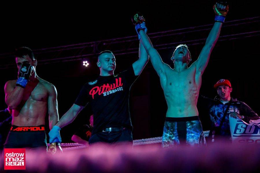 Zwycięski debiut Huberta Żochowskiego na gali w Ostrowi Mazowieckiej [VIDEO]