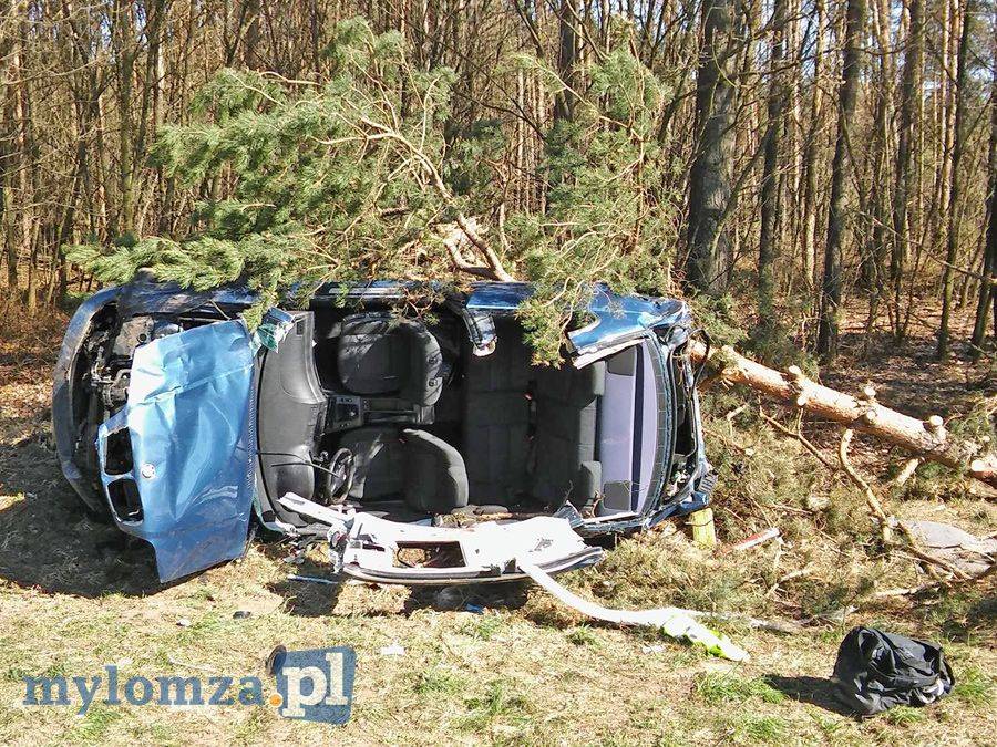 Poważny wypadek młodego kierowcy bmw. Lądował śmigłowiec! [FOTO]