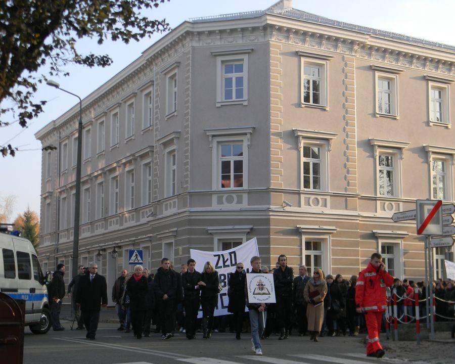Maszerując protestowali przeciw złu- galeria FOTO