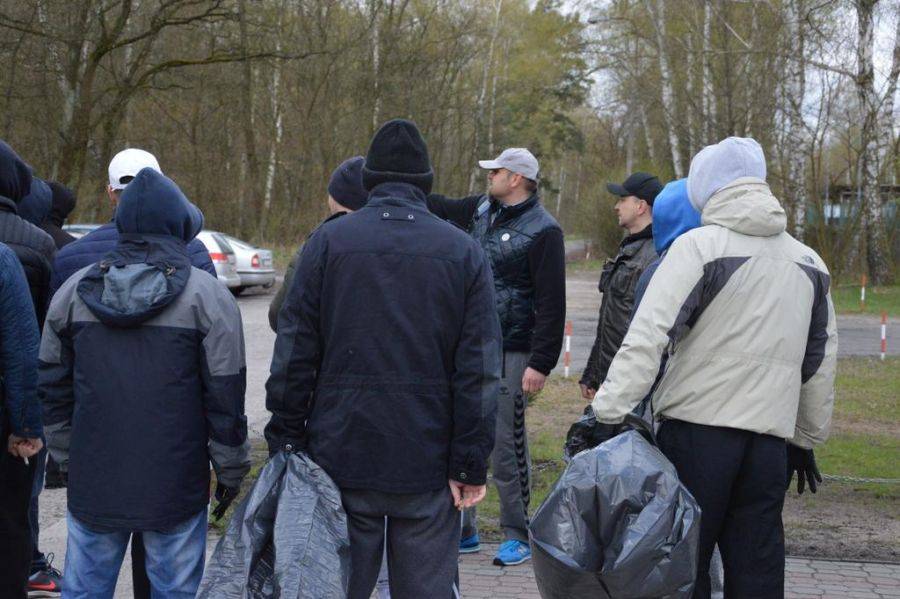 Osadzeni posprzątali las [FOTO]