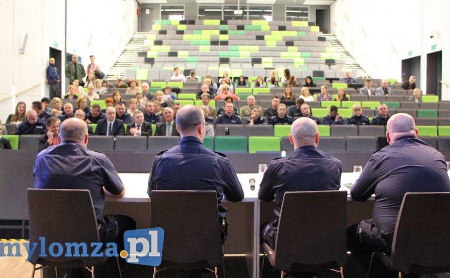 Policja debatuje ze społeczeństwem [FOTO i VIDEO]