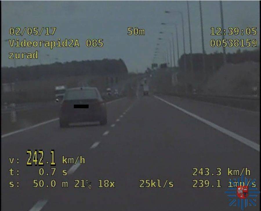 Ponad 240 km/h z dziećmi w samochodzie!