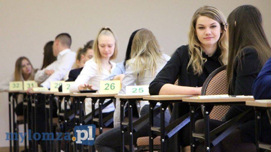 Fotorelacja z egzaminu maturalnego w Katolickim Liceum Ogólnokształcącym [FOTO]