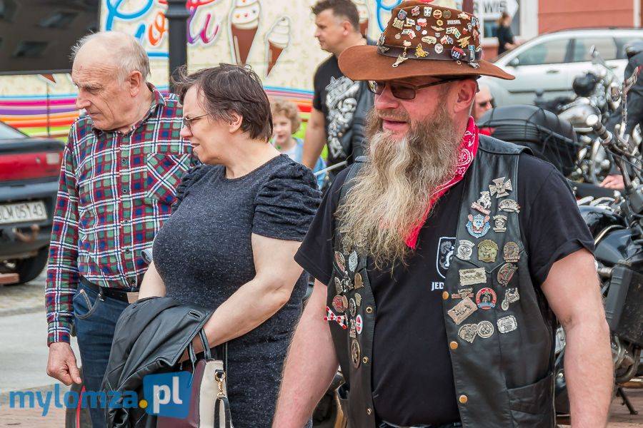 [Więcej zdjęć - parada] Na Starym Rynku wystartowało MOTOSERCE 2017 [VIDEO i FOTO]