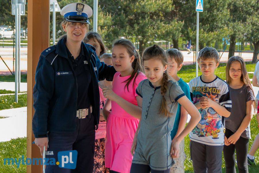 Dzieci uczyły się zasad ruchu drogowego w praktyce [FOTO]