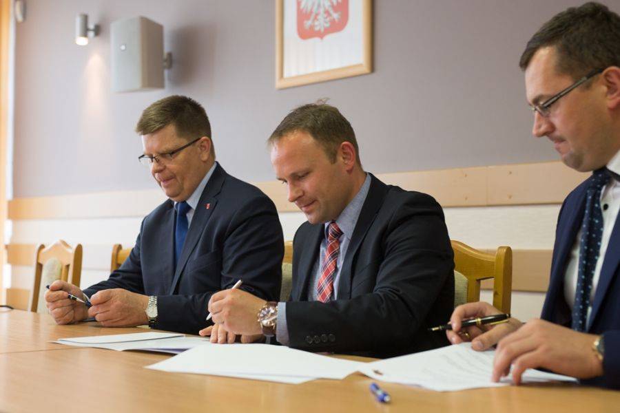 Umowy na zakup sprzętu ratowniczo - gaśniczego podpisane