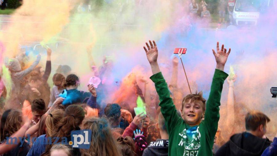 Kolorowy świat dzięki proszkom Holi [VIDEO i FOTO]