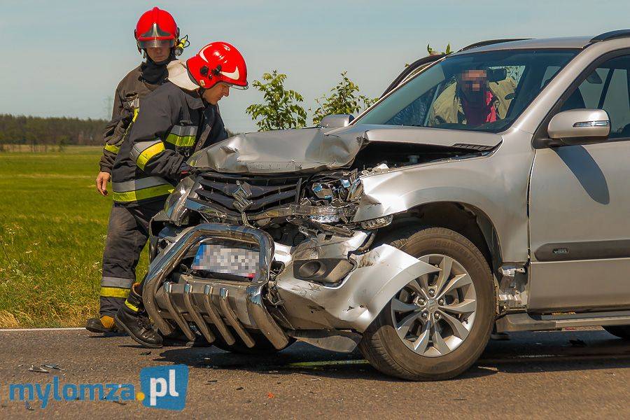 Dziecko w szpitalu po wypadku na drodze Łomża - Śniadowo [FOTO]