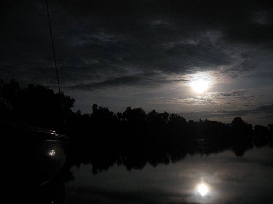 Nocne poszukiwania na Narwi koło Wizny