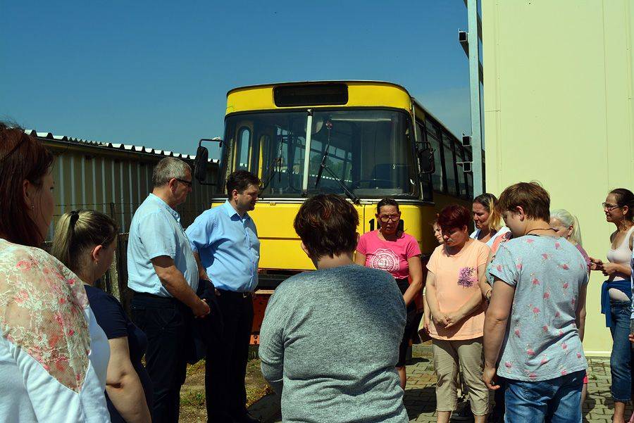 Wycieczka podopiecznych DPS do MPK w Łomży [FOTO]