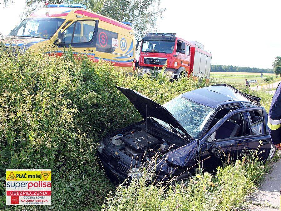 Kilkukrotnie dachowała i wylądowała w rowie [FOTO]