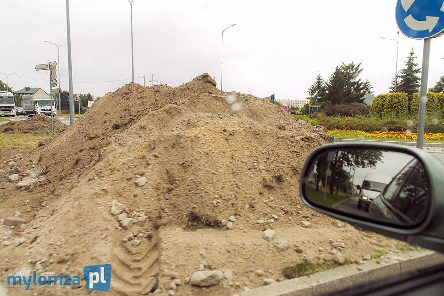 Hałdy piachu ograniczają widoczność [VIDEO i FOTO]