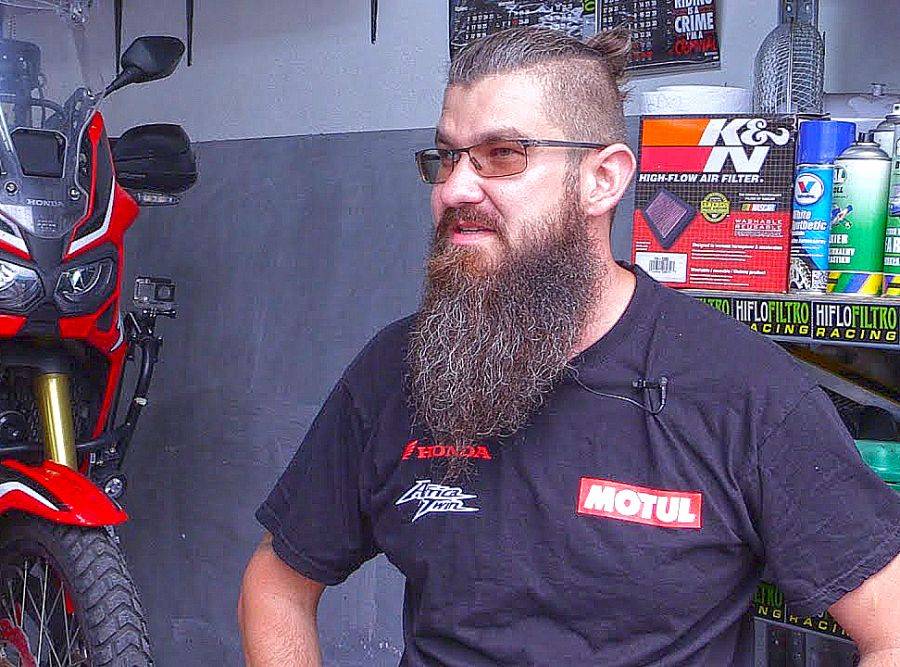 Motocyklem do Mongolii. Łomżyniak w pojedynkę rusza w podróż życia [VIDEO]