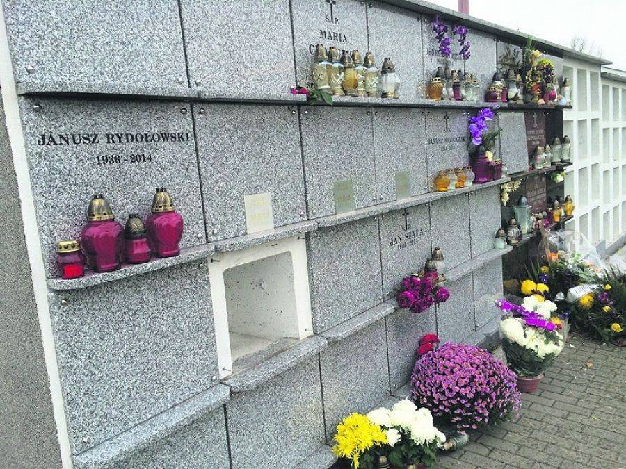 Grobowiec na urny na łomżyńskim cmentarzu