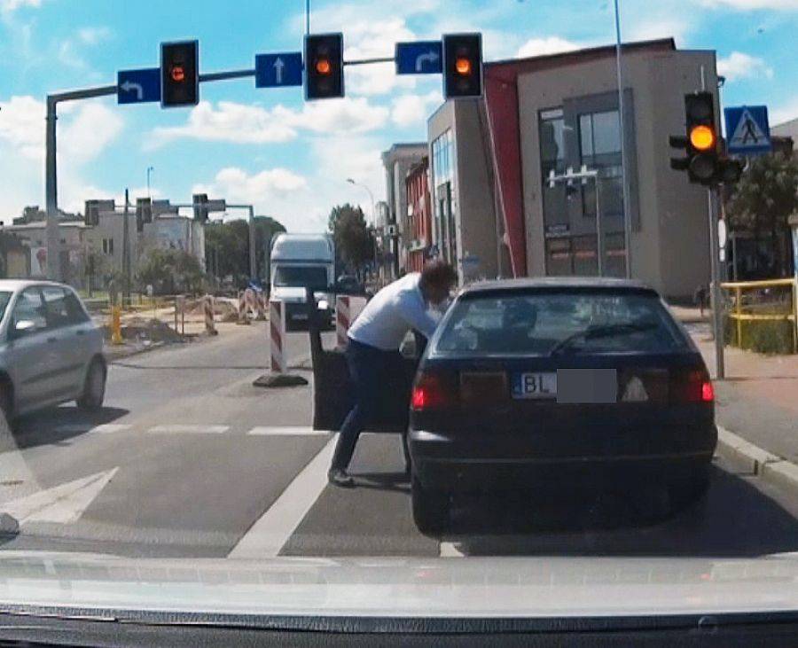 Pijany kierowca zatrzymany przez świadków. Zobacz jak wyglądało zatrzymanie obywatelskie! [VIDEO]