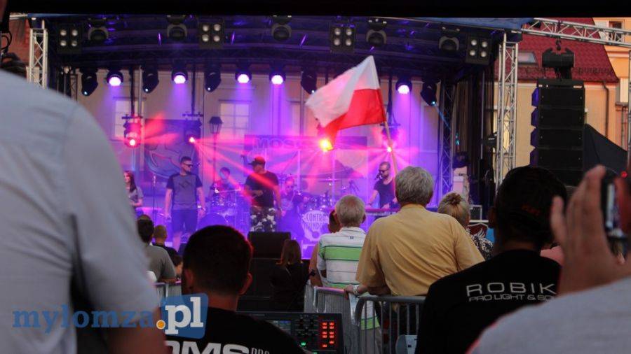 Patriotyczny koncert na Starym Rynku w Łomży [VIDEO i FOTO]