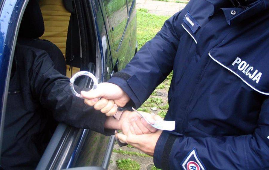 Młodzi powstrzymali pijanego kierowcę