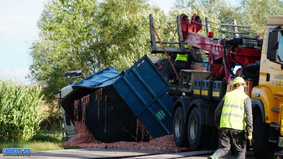 Tragiczny wypadek na DK63. Rowerzysta przygnieciony przez przyczepę