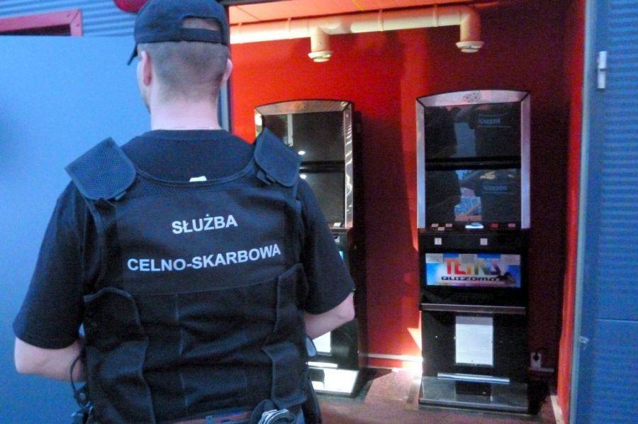 Nielegalne automaty w rękach łomżyńskich funkcjonariuszy KAS [FOTO]