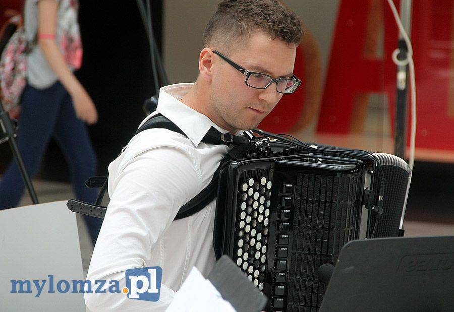 Piotr Komorowski mistrzem akordeonu na festiwalu w Grecji