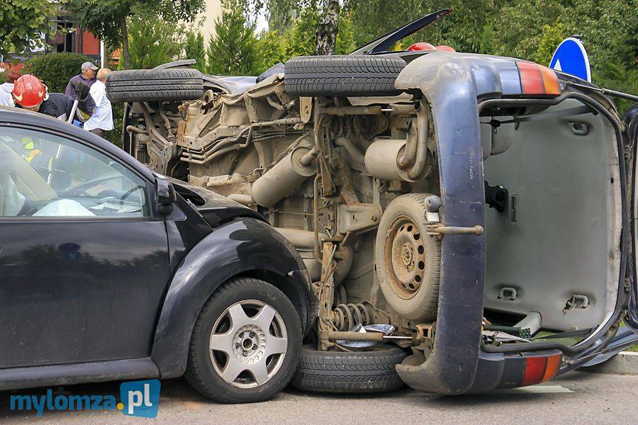 Wypadek przy szpitalu. Wyjazd ciągle niebezpieczny [FOTO]