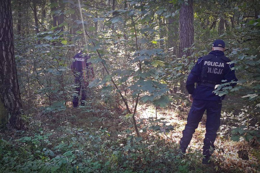 Kolejne osoby zagubione w lesie i odnalezione przez policjantów